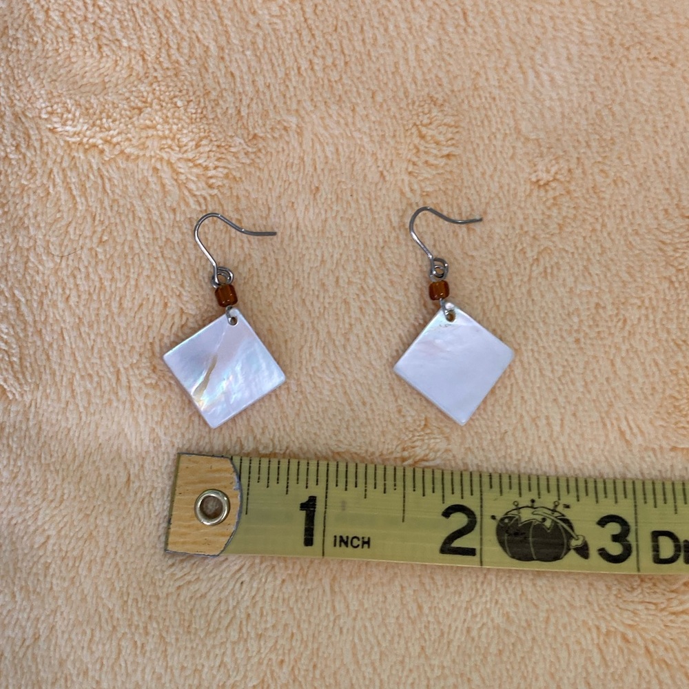 Shell dangle earrings - Picture 6 of 7